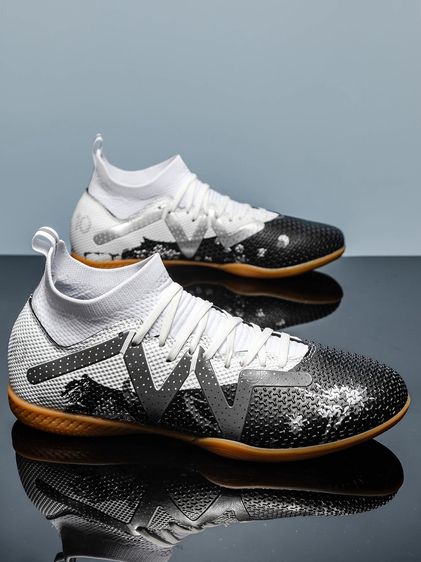 New Men Football Shoes Society Cleats Professional Soccer Shoes Indoor Fast Football Field Boots Sneaker Boy Original Training