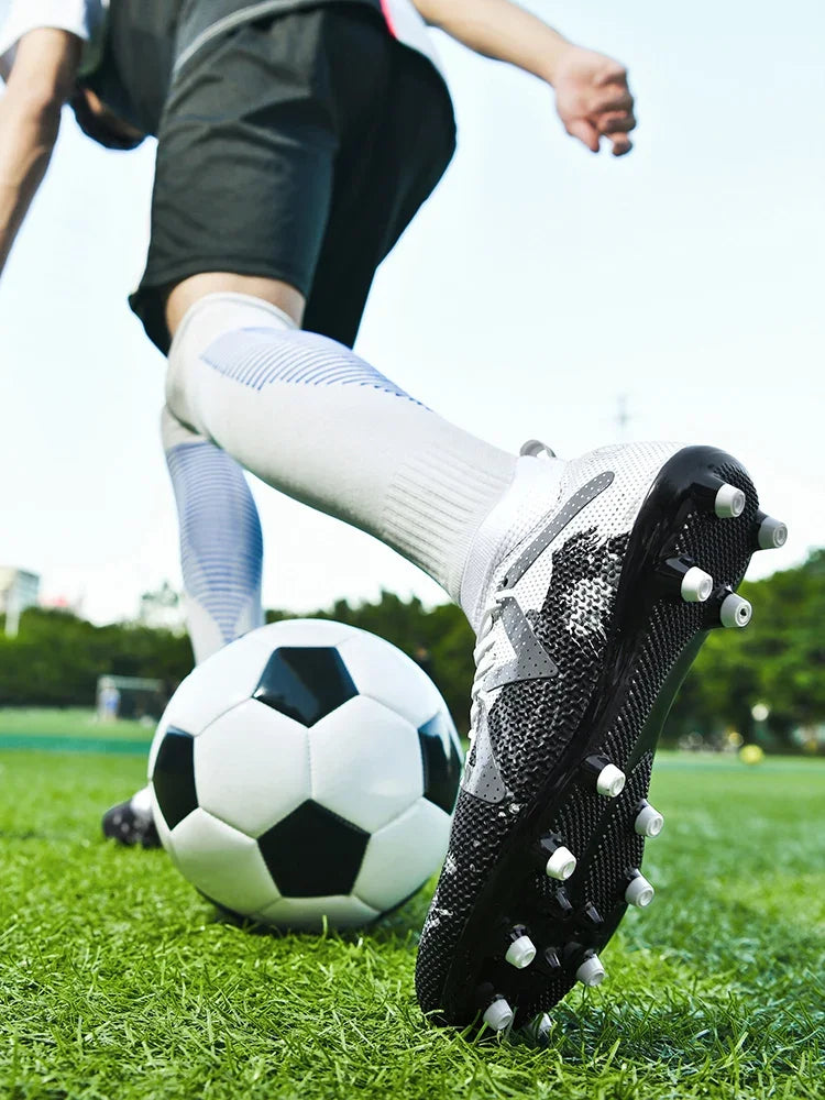 New Men Football Shoes Society Cleats Professional Soccer Shoes Indoor Fast Football Field Boots Sneaker Boy Original Training
