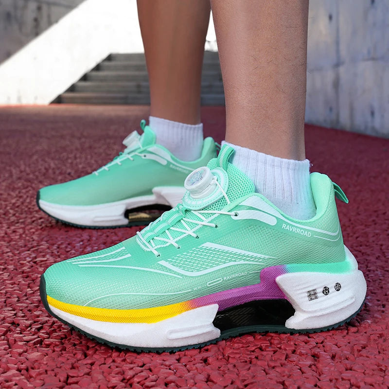 Parent-child casual sports shoes Four seasons new soft sole non-slip breathable outdoor running shoes men women's light sneakers