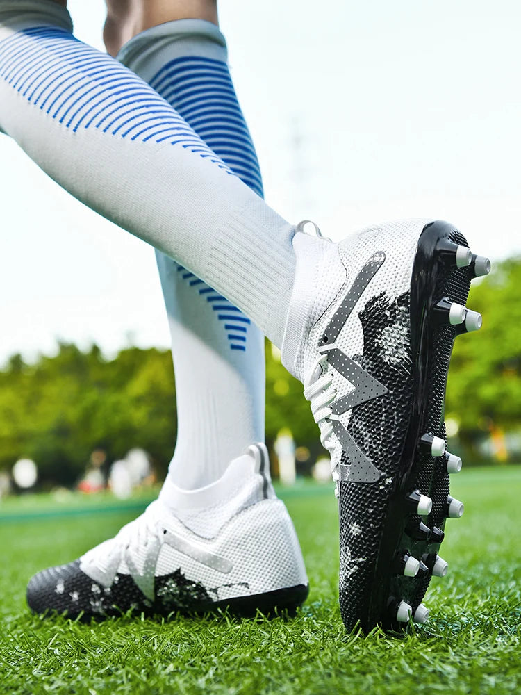 New Men Football Shoes Society Cleats Professional Soccer Shoes Indoor Fast Football Field Boots Sneaker Boy Original Training