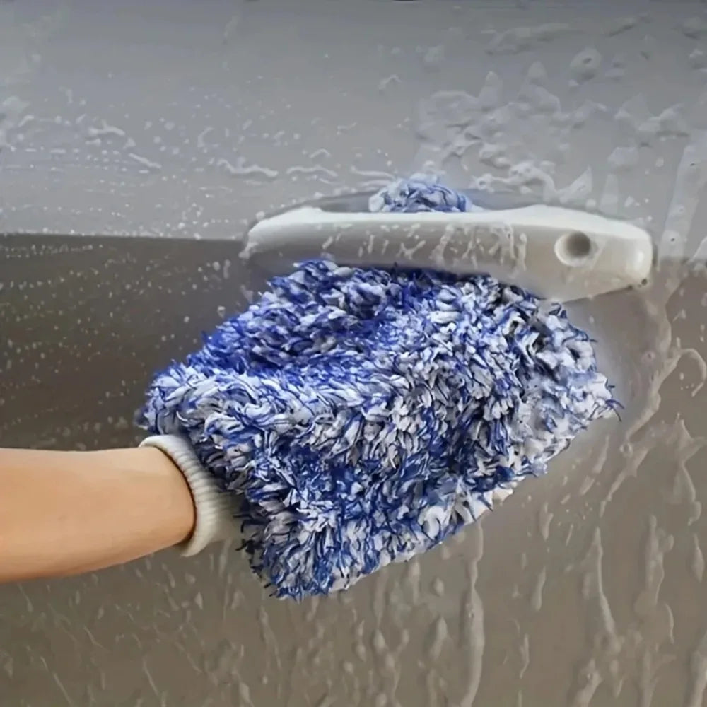 A wet & dry car wash mitt that effectively cleans your car in both wet and dry conditions.